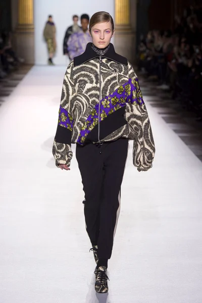 Look 13